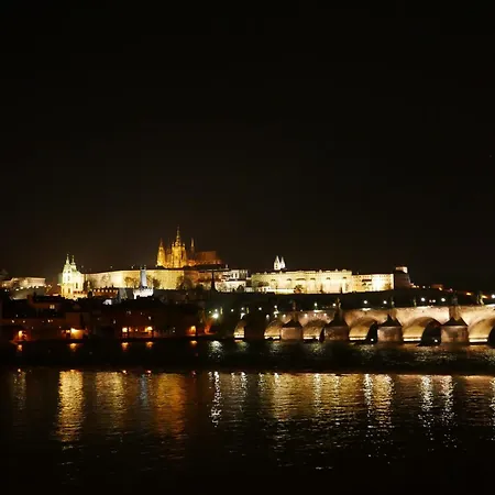 Apartment Grace By Castle Prague